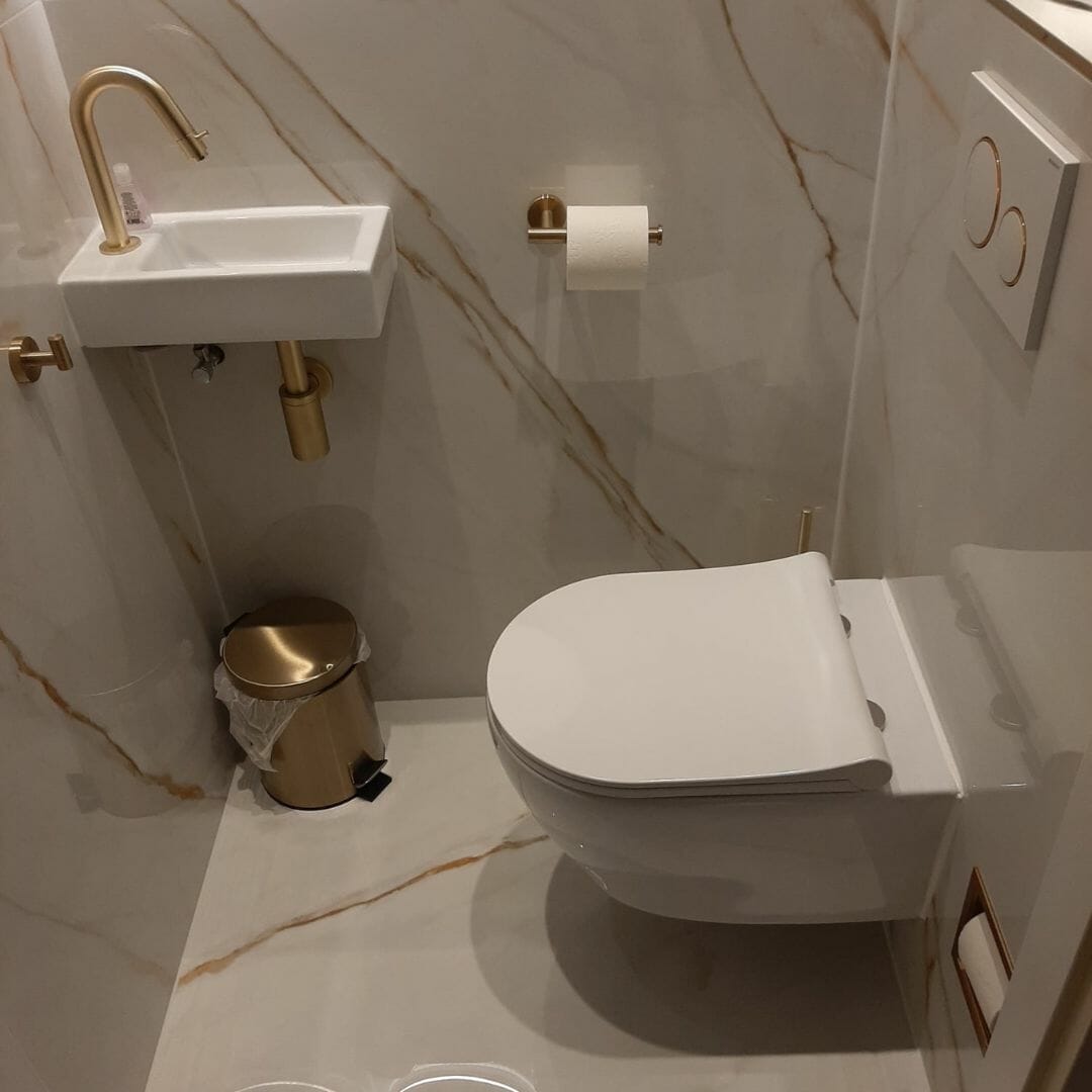 Klantvoorbeeld van toilet in neutrale tinten
